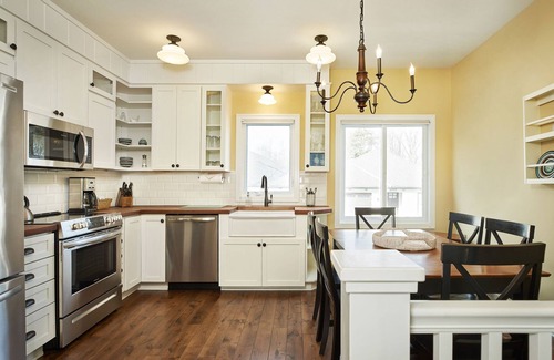 Holland Casa | "The Savannah" Luxury Townhome, Pool, Hot Tub, Golf Membership, Near Lake and Beaches