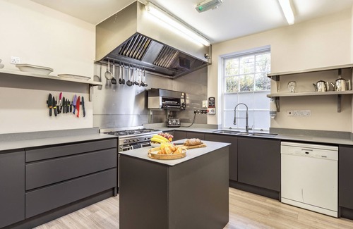 Wing Cabaña | The Scotch Arms Mews - UK30910