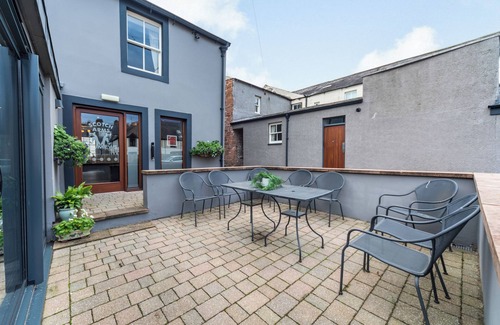 Wing Cabaña | The Scotch Arms Mews - UK30910