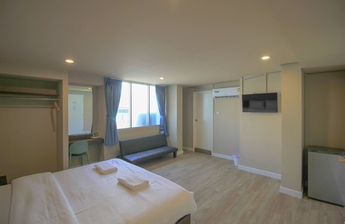 Ban Bang Saen Hotel | The Sea Bangsaen Hotel