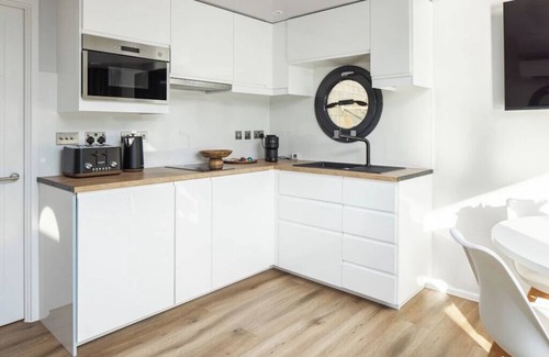 St. Helier Alquiler De Eote | The Shells floating luxury apartments in St Helier Marina - a unique experiencen