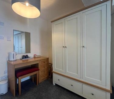 Hele Hotel | The Ship and Pilot Inn