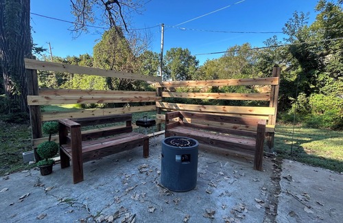 Pittsburg Casa | The Silverback Shack