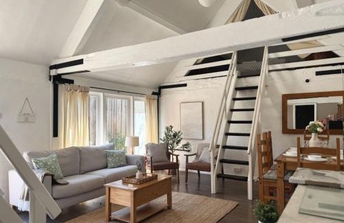 Lechlade Casa | The Smythy Cotswolds Farm Stay With Pool