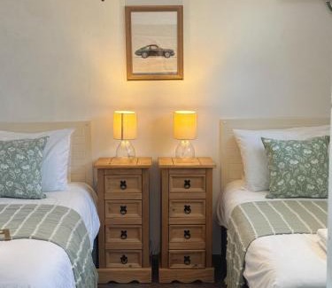 Lechlade Casa | The Smythy Cotswolds Farm Stay With Pool