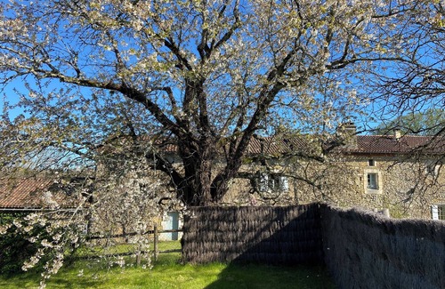 Saint-Maime-de-Pereyrol Casa | The softness, silence and space of a country house, private pool