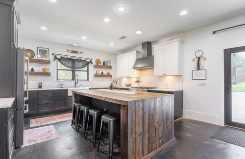 Pleasant View Casa | The Southern Oasis - Quiet Country Escape with Pool