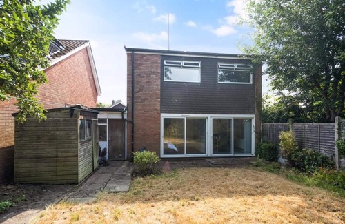 Wolverhampton Casa | The Spinney - 4 Bedroom House in Wolverhampton, Sleeps 8