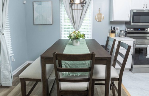 Pittsburgh Casa | The Spot -Peaceful renovated 3-bedroom Retreat in the Heart of Atlanta AC/Wi-Fi!