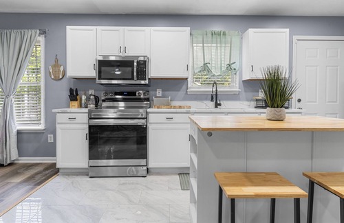 Pittsburgh Casa | The Spot -Peaceful renovated 3-bedroom Retreat in the Heart of Atlanta AC/Wi-Fi!