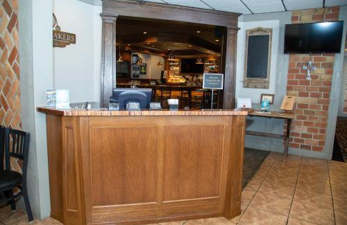 Salem Hotel | The Stables Inn & Suites