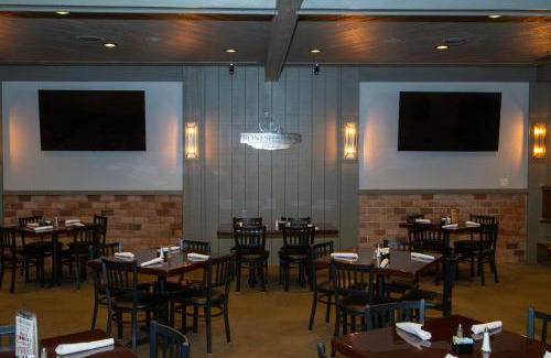 Salem Hotel | The Stables Inn & Suites