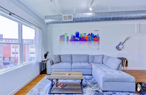 Downtown Memphis Apartamento | The Stallion #301 - Walk to attractions, Modern Luxe Loft in Downtown Memphis with free covered gated parking