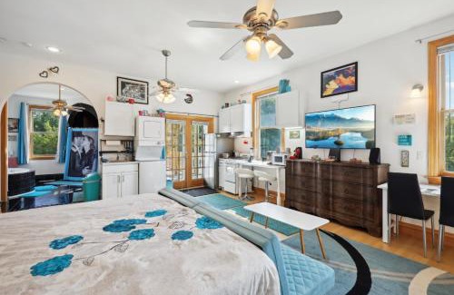 Fort Atkinson Villa | The Starlight Tower Hot Tub Suite with 8-Jet Massage Shower and Amazing Views