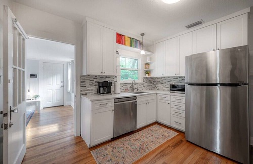 Old Seminole Heights Casa | The Stella Maris - Bocce Ball|Courtyard|Bungalow