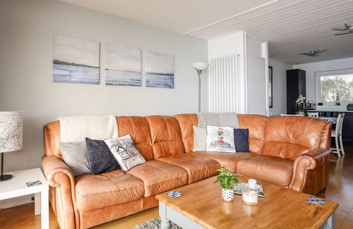 Y Felinheli Cabaña | THE SUMMERHOUSE, family friendly, with a garden in Y Felinheli