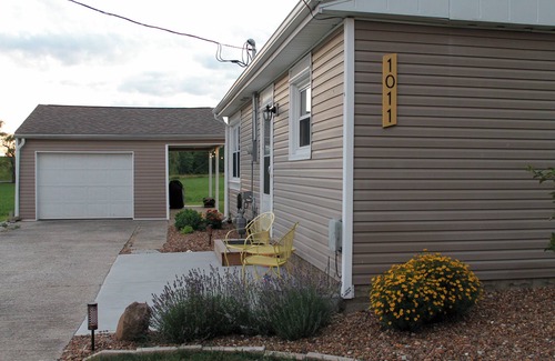 Greensburg Casa | The Sunshine Bungalow - Greensburg's Vacation Home.