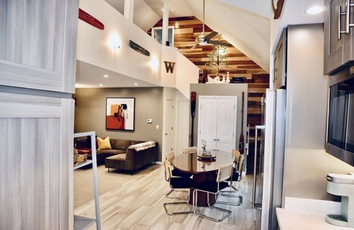 Edinboro Casa | "The Tahoe" Modern Lake Cottage Retreat~Close to Beach & Lake!!