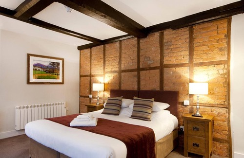 Moreton Hotel | The Talbot Inn