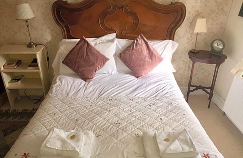 Chepstow Hotel | The Three Tuns