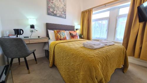 Roundham Hotel | The Torland - Paignton Seafront - free parking, all rooms en-suite