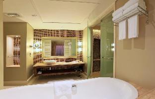 Trade Center Hotel | The Tower Plaza Hotel Dubai