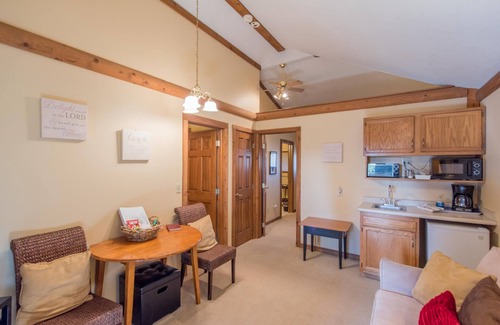 Fredericktown Cabina | Tranquility Suite es la cabina perfecta para 2 adultos y 3 niños.