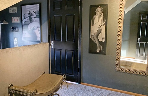 Oskaloosa Casa | Este lujoso Tudor es un gran lugar para reunirse con familiares y amigos.