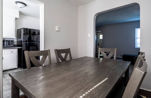 Moraine Apartamento | The Urban Nest – 2BR Apt w/ Work Desk & Laundry