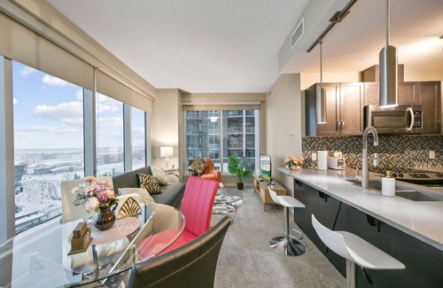 Victoria Park Apartamento | The Urban Peak »19th Floor » Mountain & City Views