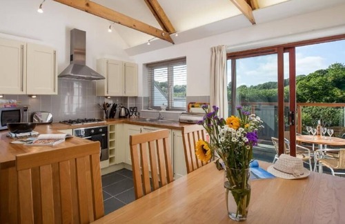 Carnon Downs Hotel | The Valley Cottages