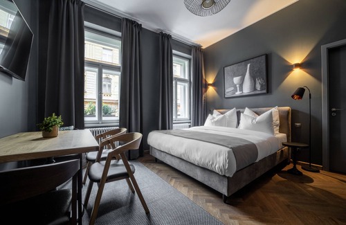 Karlin Hotel | The Viaduct Suites & More