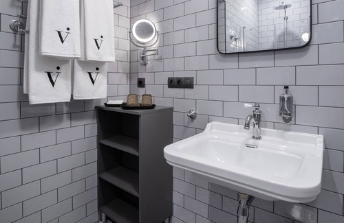Karlin Hotel | The Viaduct Suites & More