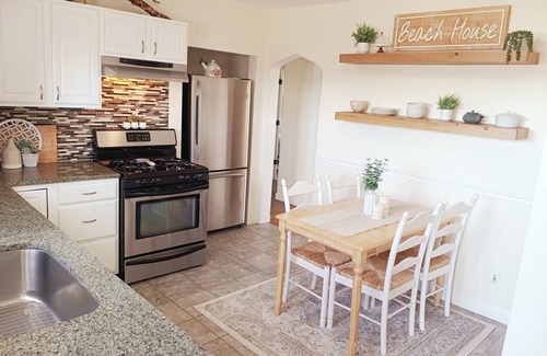 Fairport Harbor Cabaña | The View! Hot Tub-Golf Cart-Beaches-Billiards-King-Cottage Retreat Full of Fun