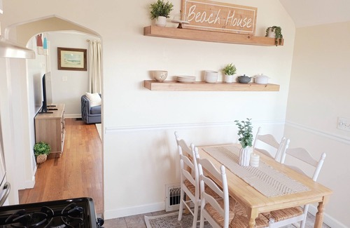 Fairport Harbor Cabaña | The View! Hot Tub-Golf Cart-Beaches-Billiards-King-Cottage Retreat Full of Fun