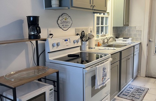 Hickory Cabaña | “The View” Lake Front Cottage w/Hot tub