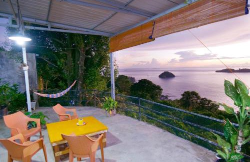 Sigunturmuda Casa | The view padang, Amazing view, 8 mins Mentawai fast ferry, cold beer,close to restaurants