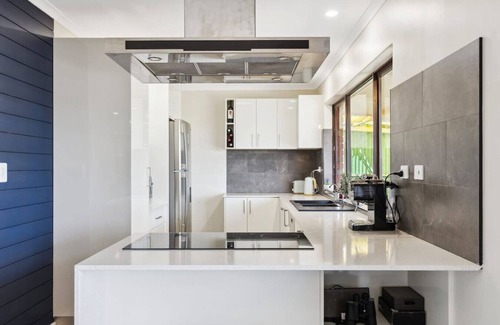 McCracken Casa | The Views Beach House, Pet friendly, WiFi