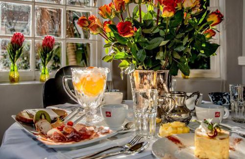 Sea Point Hotel | The Villa Rosa Hotel & Self-catering Apartments