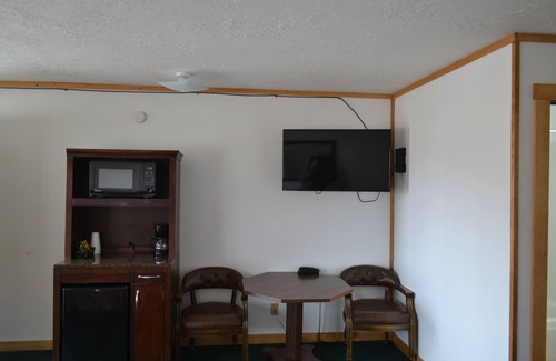 Challis Hotel | The Village Inn Motel and Restaurant