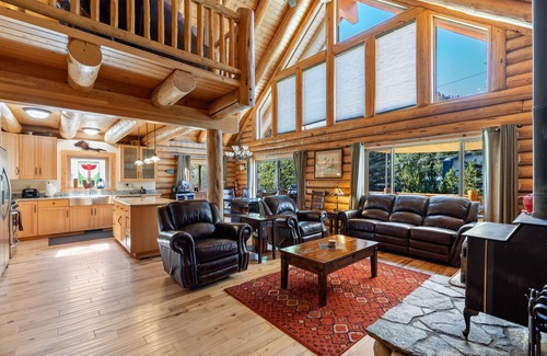 June Lake Casa | The Village Log Home