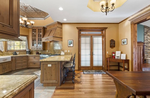 June Lake Casa | The Village Victorian