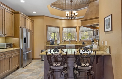 June Lake Casa | The Village Victorian