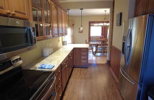 Wisconsin Dells Casa | THE WASHINGTON HOUSE - A 4-Bedroom Home 1 Block from Downtown Wisconsin Dells