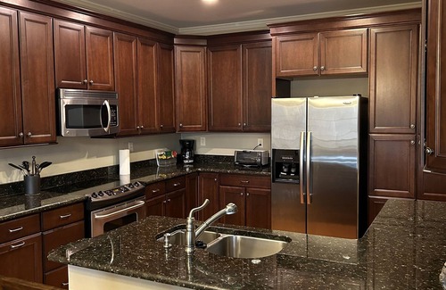 Conover Casa | The Watson Townhome in Rock Barn Country Club & Spa