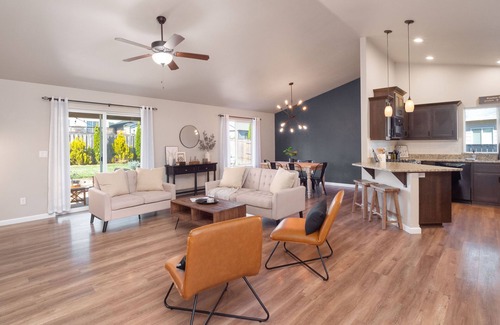 Winston Casa | The Watusi Place - A Modern Umpqua Valley Getaway