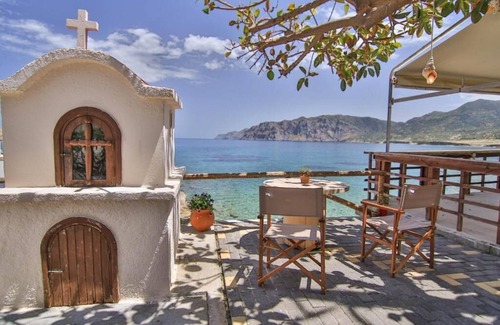 Mochlos Apartamento | The Wave House | Seafront Escape in Peaceful Mochlos