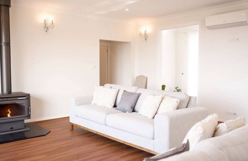 Adventure Bay Casa | The White House - Adventure Bay