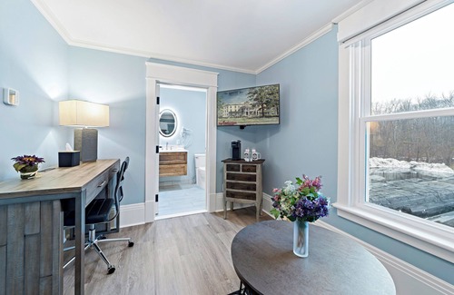 Fredonia Hotel | The White Inn