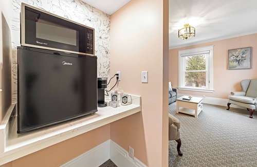 Fredonia Hotel | The White Inn